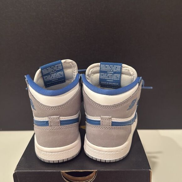 Kids Jordan 1 Retro High OG - Picture 3 of 7